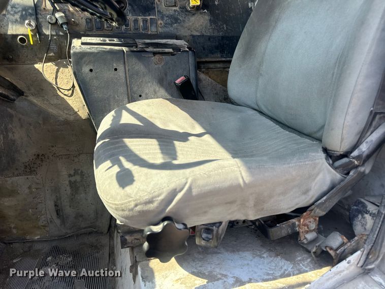 image for item DP6696 2004 Mack MR688 refuse truck