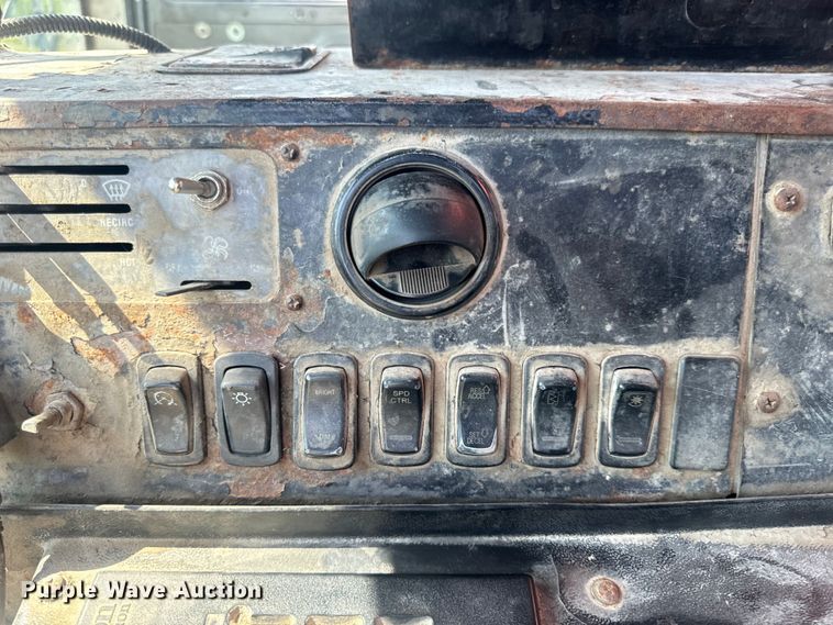 image for item DP6696 2004 Mack MR688 refuse truck