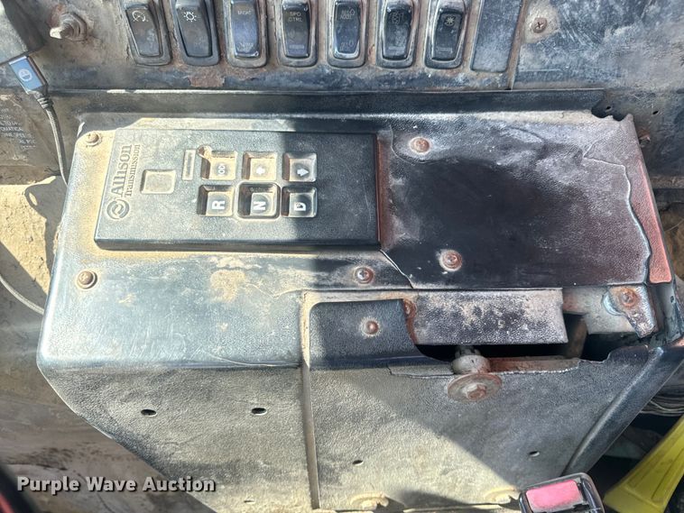 image for item DP6696 2004 Mack MR688 refuse truck