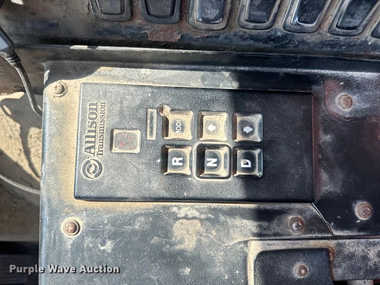 image for item DP6696 2004 Mack MR688 refuse truck