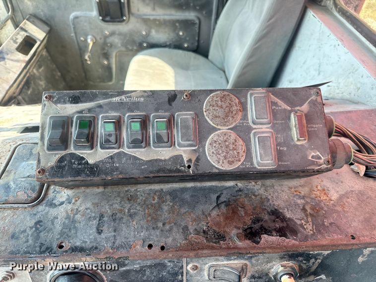 image for item DP6696 2004 Mack MR688 refuse truck