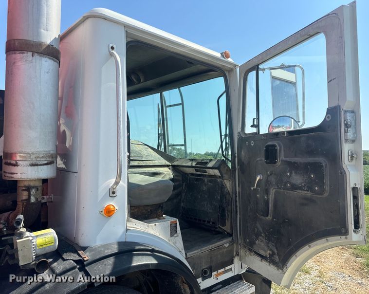 image for item DP6696 2004 Mack MR688 refuse truck