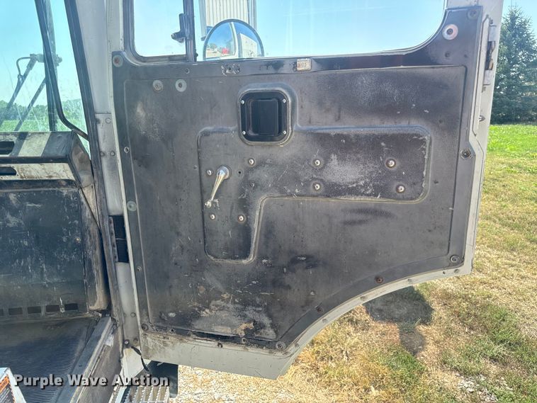 image for item DP6696 2004 Mack MR688 refuse truck