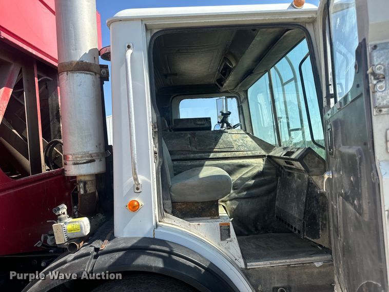 image for item DP6696 2004 Mack MR688 refuse truck