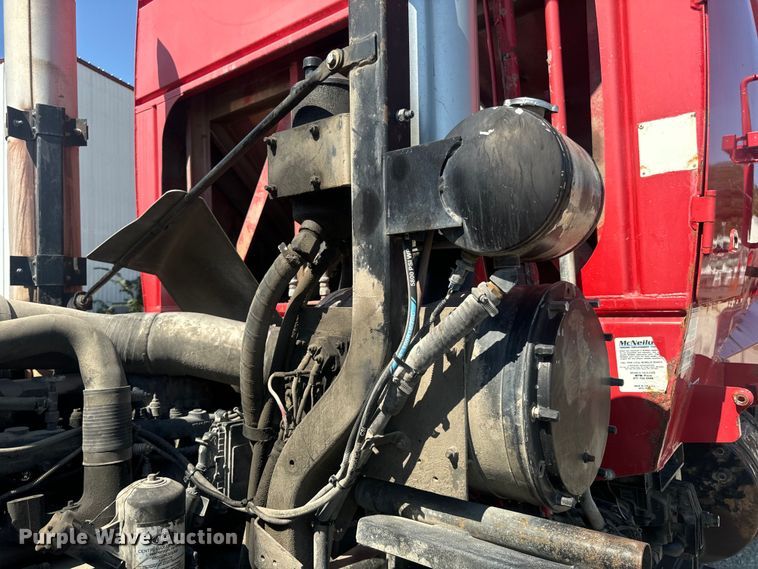 image for item DP6696 2004 Mack MR688 refuse truck