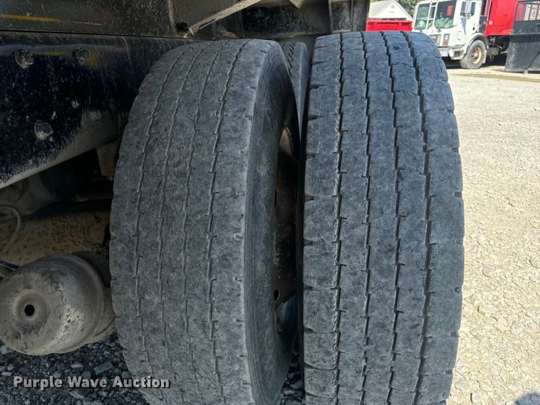 image for item DP6696 2004 Mack MR688 refuse truck