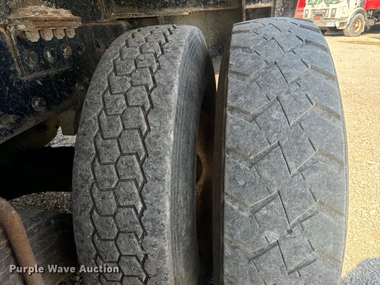 image for item DP6696 2004 Mack MR688 refuse truck