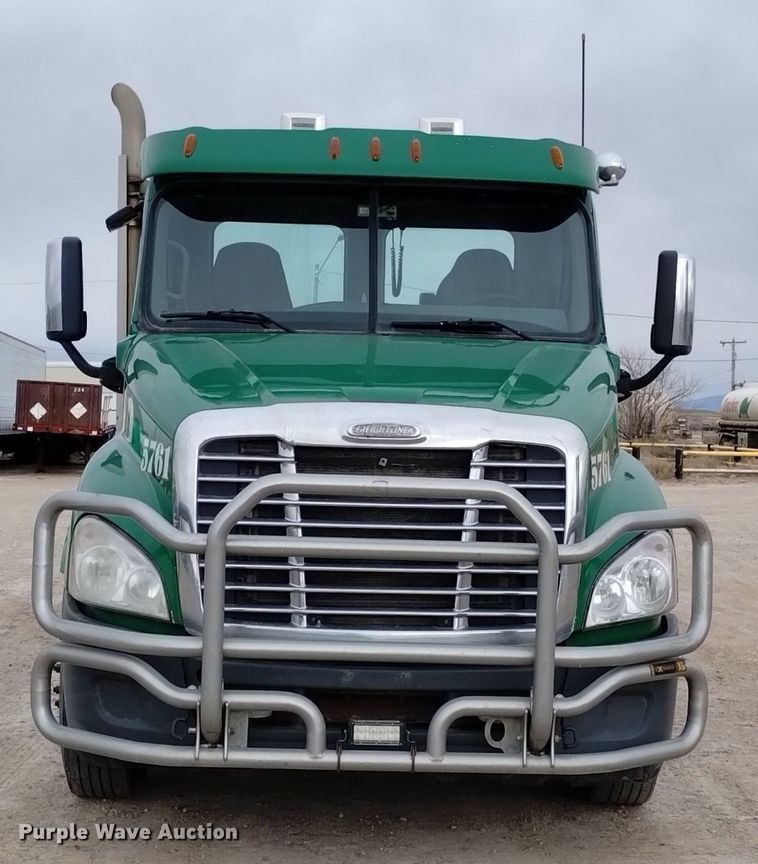 image for item DQ6058 2015 Freightliner Cascadia semi truck