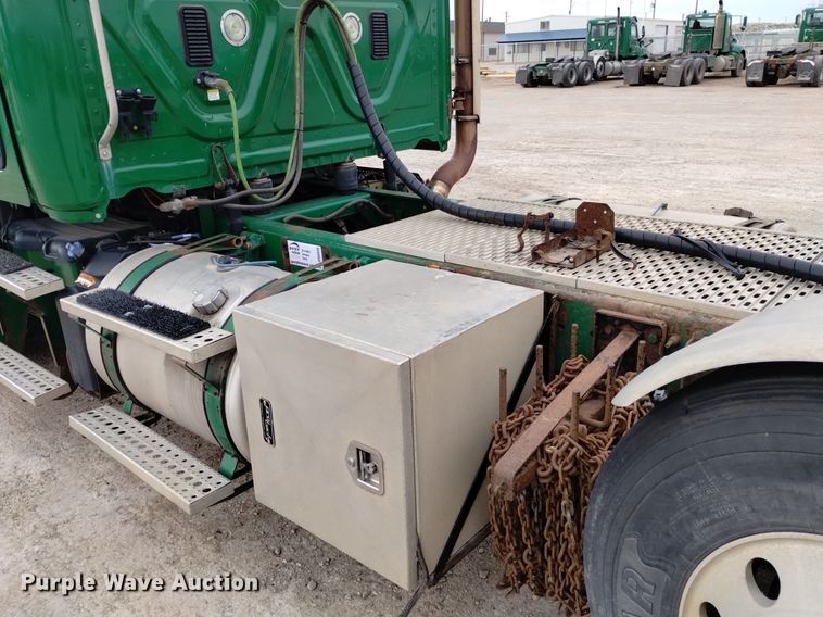 image for item DQ6058 2015 Freightliner Cascadia semi truck