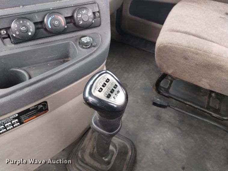 image for item DQ6058 2015 Freightliner Cascadia semi truck