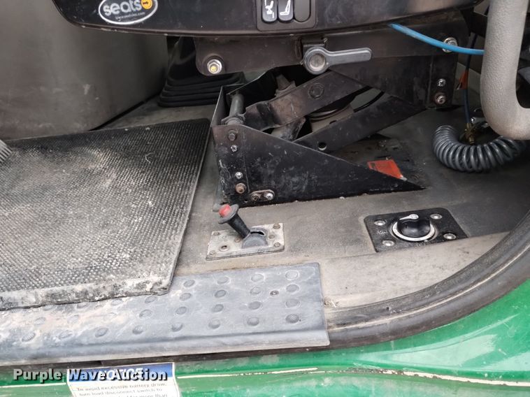 image for item DQ6058 2015 Freightliner Cascadia semi truck