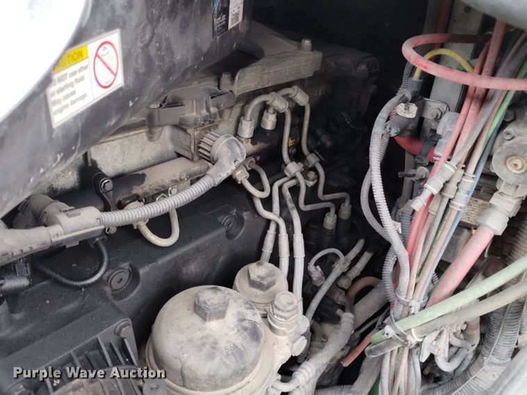 image for item DQ6058 2015 Freightliner Cascadia semi truck