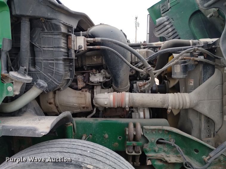 image for item DQ6058 2015 Freightliner Cascadia semi truck