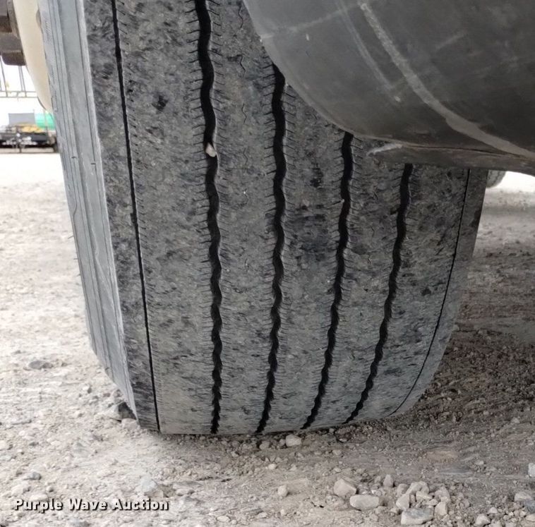 image for item DQ6058 2015 Freightliner Cascadia semi truck