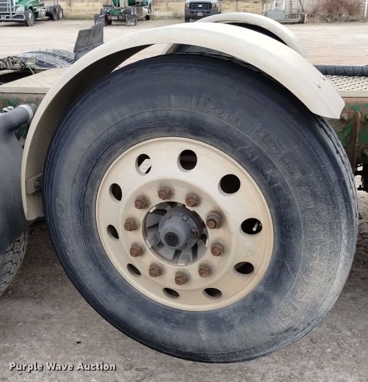 image for item DQ6058 2015 Freightliner Cascadia semi truck