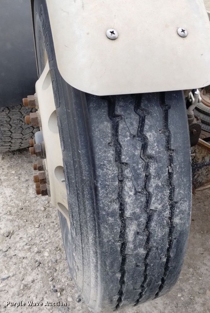 image for item DQ6058 2015 Freightliner Cascadia semi truck