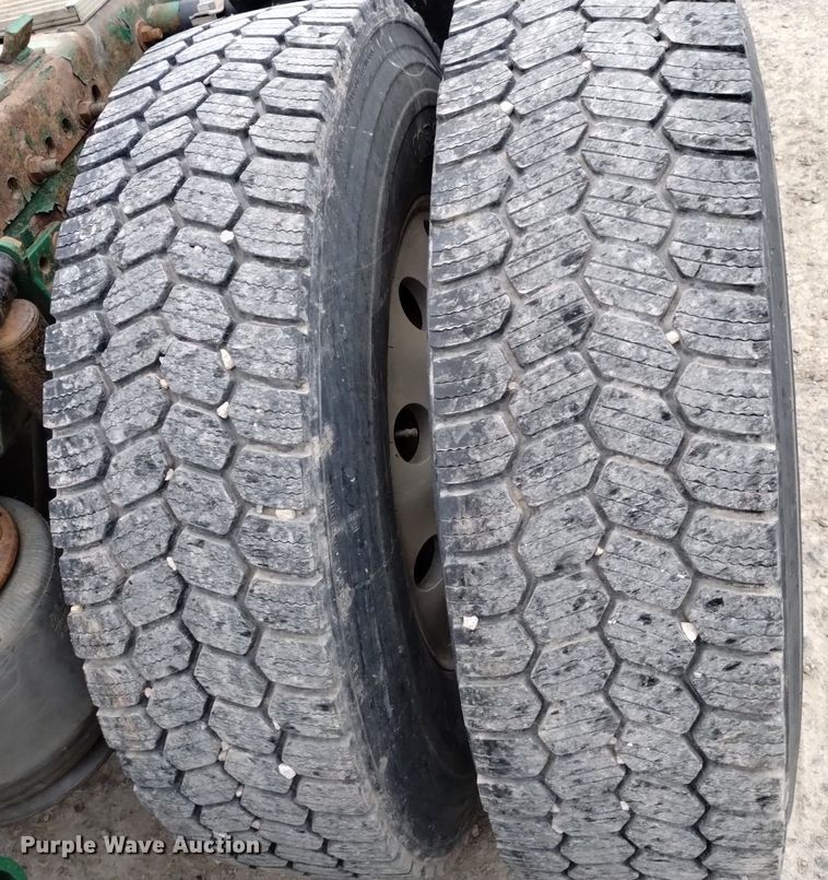 image for item DQ6058 2015 Freightliner Cascadia semi truck