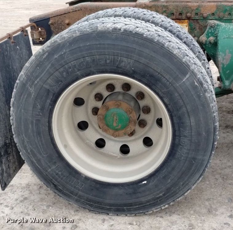 image for item DQ6058 2015 Freightliner Cascadia semi truck