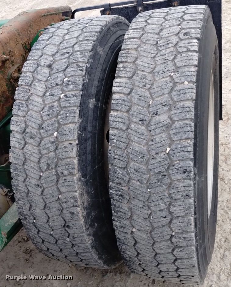 image for item DQ6058 2015 Freightliner Cascadia semi truck