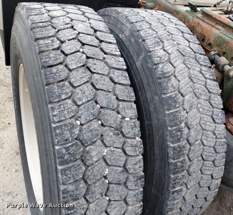 image for item DQ6058 2015 Freightliner Cascadia semi truck