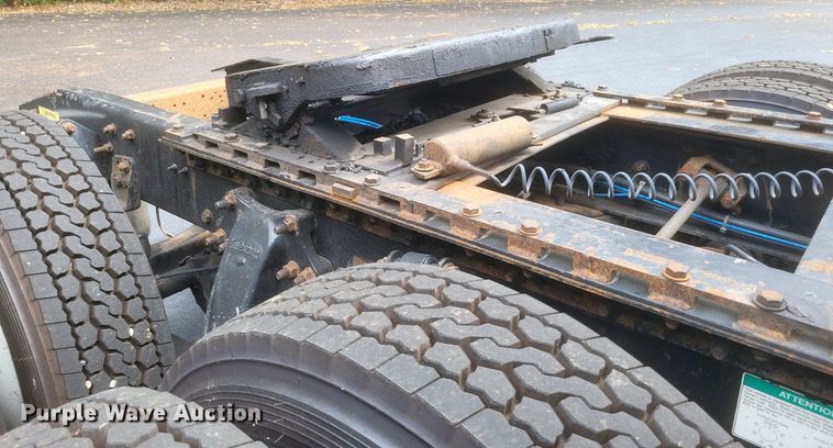 image for item DR4970 1999 Freightliner  FLD semi truck