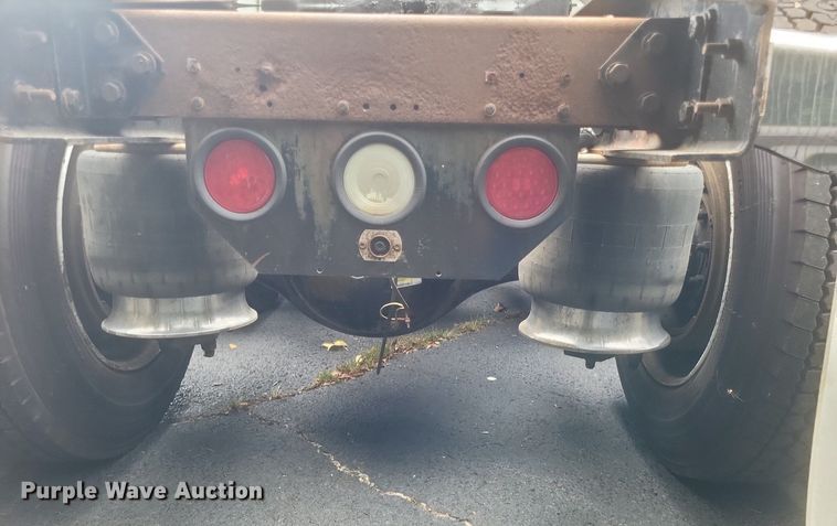 image for item DR4970 1999 Freightliner  FLD semi truck