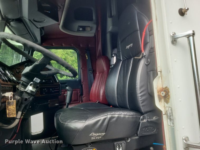 image for item DR4970 1999 Freightliner  FLD semi truck