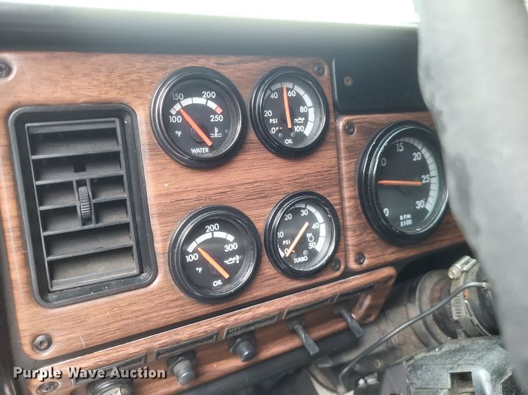 image for item DR4970 1999 Freightliner  FLD semi truck