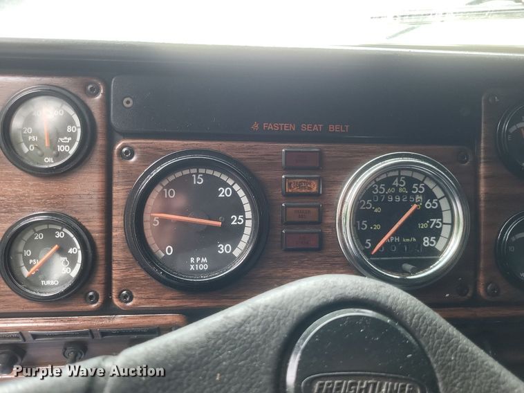 image for item DR4970 1999 Freightliner  FLD semi truck