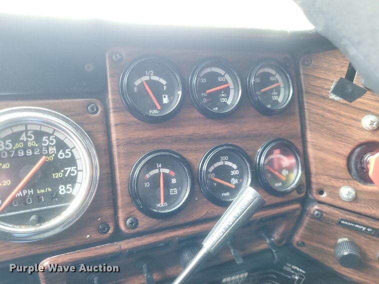 image for item DR4970 1999 Freightliner  FLD semi truck