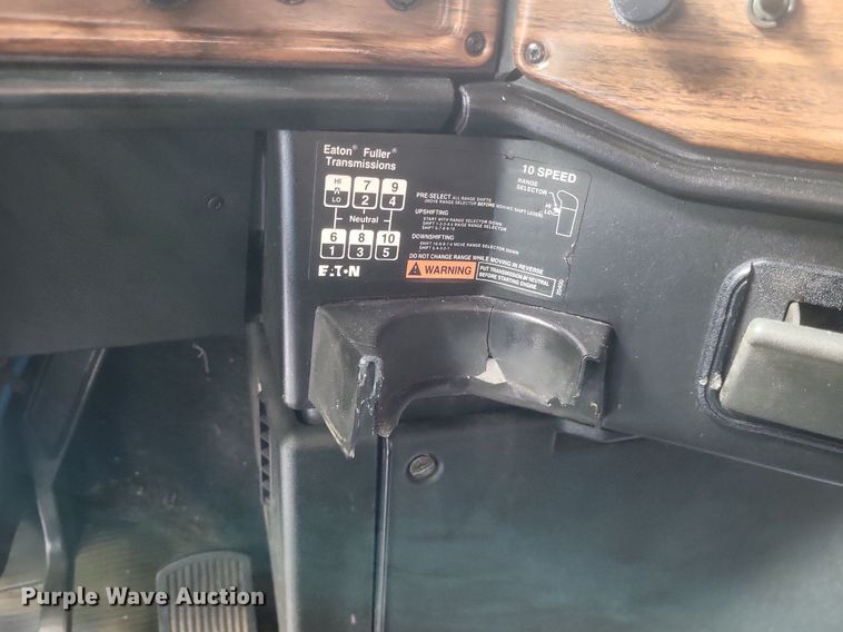 image for item DR4970 1999 Freightliner  FLD semi truck