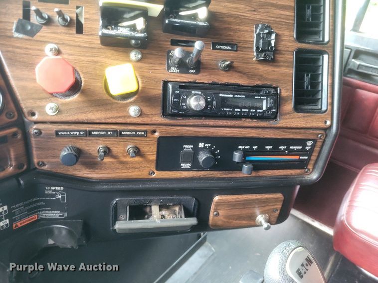 image for item DR4970 1999 Freightliner  FLD semi truck