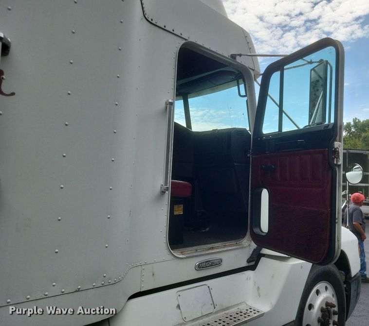 image for item DR4970 1999 Freightliner  FLD semi truck