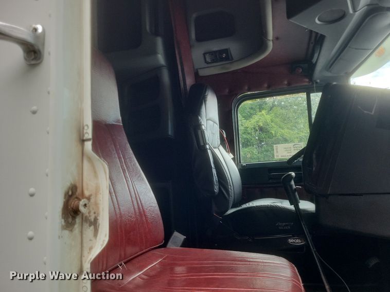 image for item DR4970 1999 Freightliner  FLD semi truck