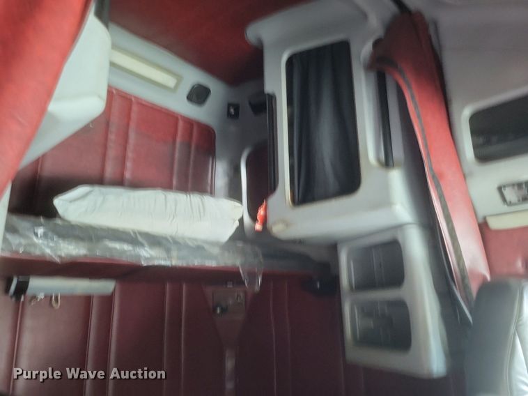 image for item DR4970 1999 Freightliner  FLD semi truck