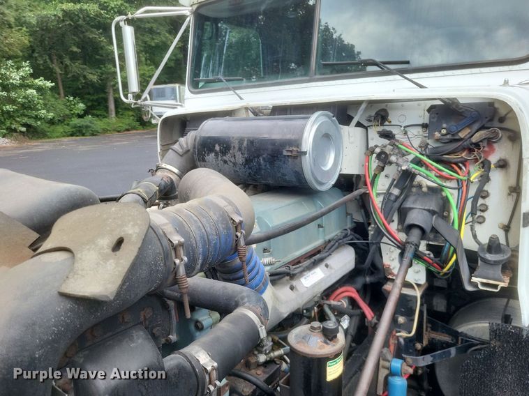 image for item DR4970 1999 Freightliner  FLD semi truck