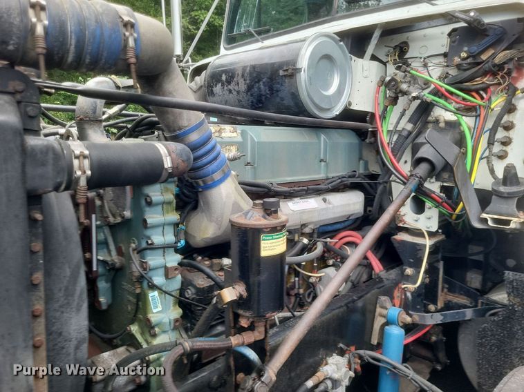 image for item DR4970 1999 Freightliner  FLD semi truck