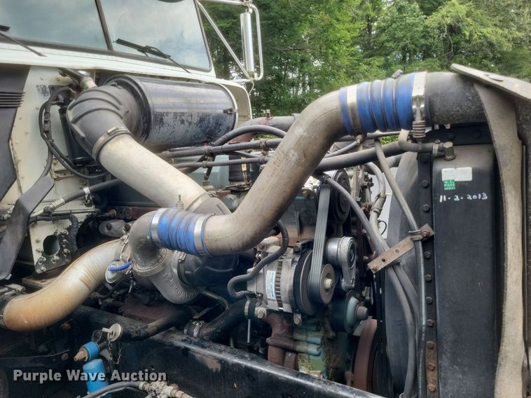 image for item DR4970 1999 Freightliner  FLD semi truck