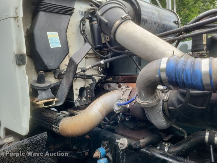 image for item DR4970 1999 Freightliner  FLD semi truck