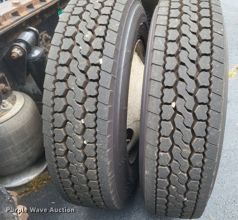 image for item DR4970 1999 Freightliner  FLD semi truck