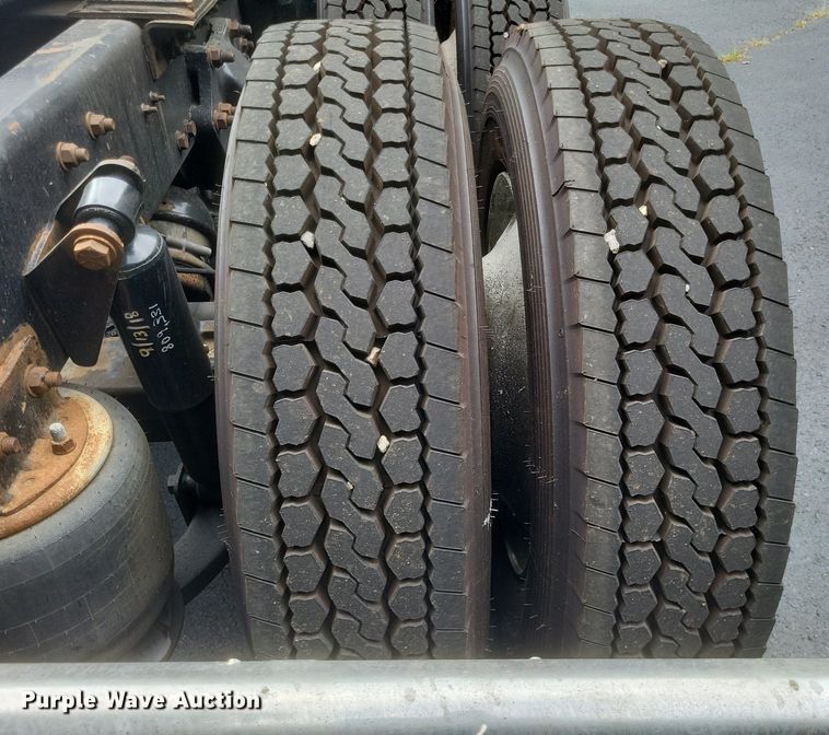 image for item DR4970 1999 Freightliner  FLD semi truck