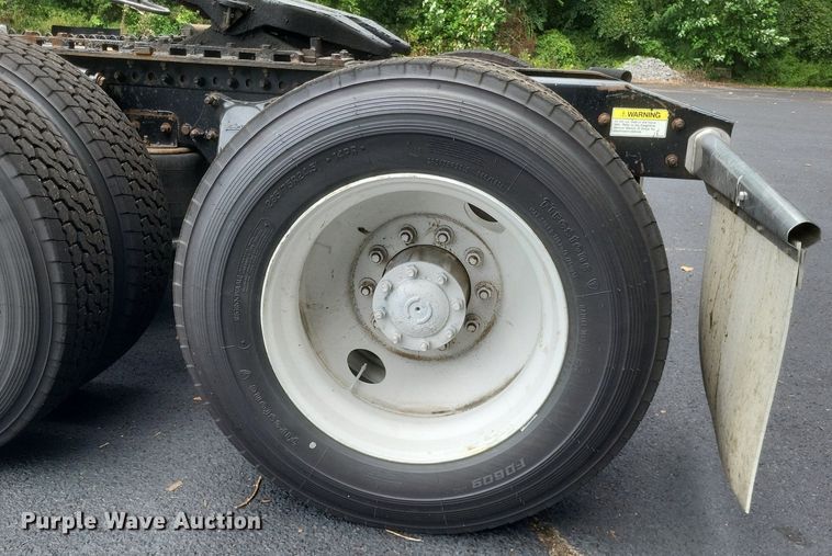 image for item DR4970 1999 Freightliner  FLD semi truck