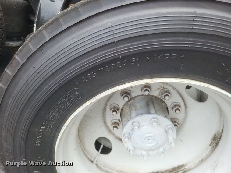 image for item DR4970 1999 Freightliner  FLD semi truck