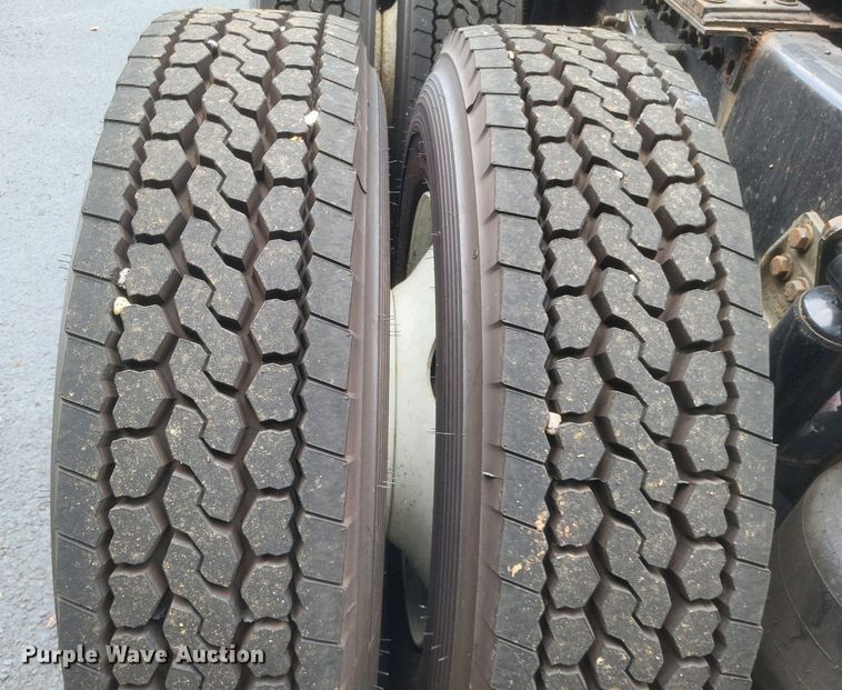 image for item DR4970 1999 Freightliner  FLD semi truck