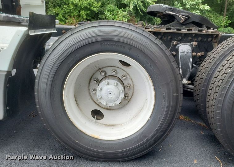 image for item DR4970 1999 Freightliner  FLD semi truck