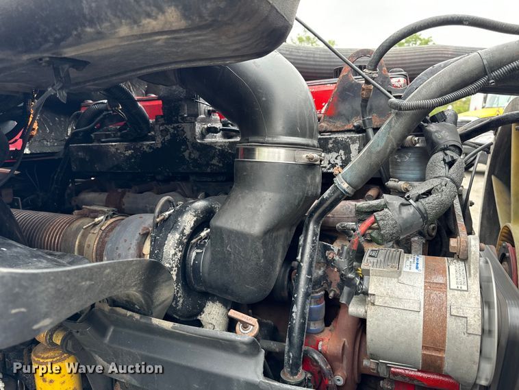 image for item DV5867 2000 Volvo VNL semi truck