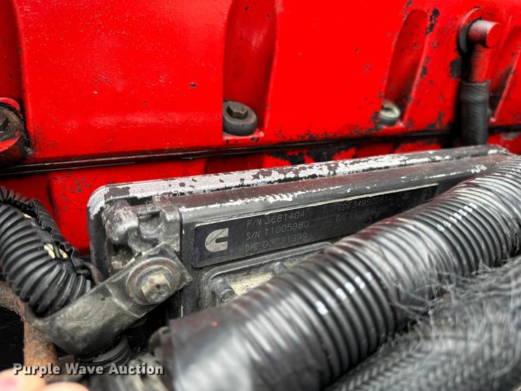 image for item DV5867 2000 Volvo VNL semi truck