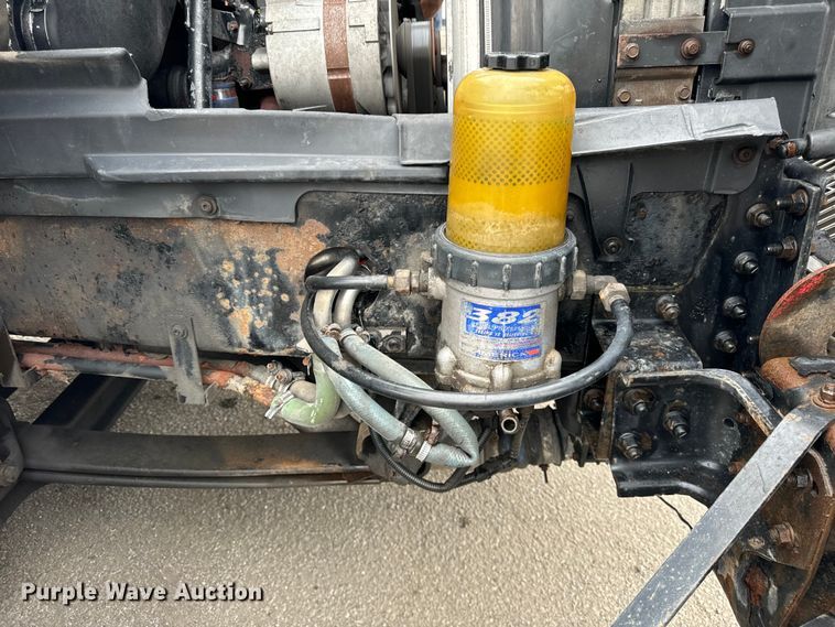 image for item DV5867 2000 Volvo VNL semi truck