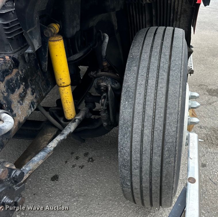 image for item DV5867 2000 Volvo VNL semi truck