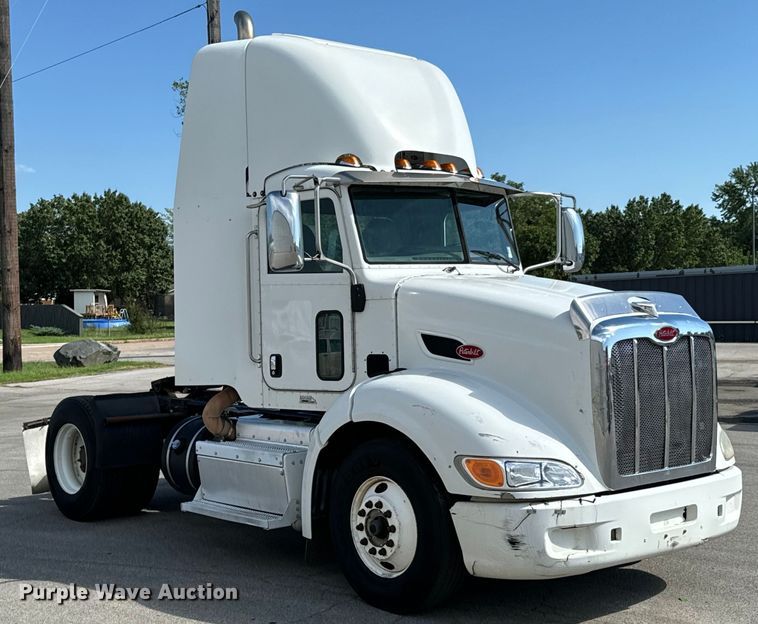 image for item DX1080 2012 Peterbilt 384 semi truck